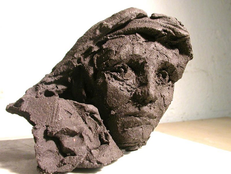 Sculpture contemporaine en terre cuite